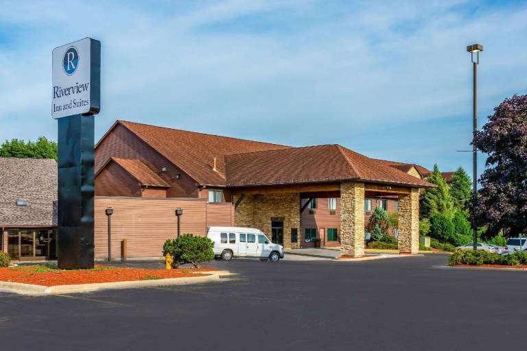 Riverview Inn & Suites, an Ascend Collection Hotel in Rockford, IL
