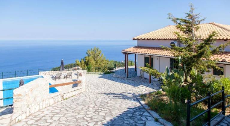 Villa with pool | Suitable for remote work in Lefkada