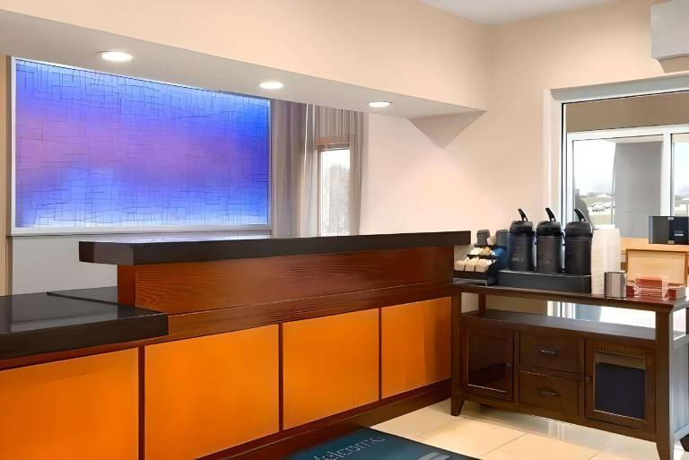 Dubuque Inn and Suites — photo 5