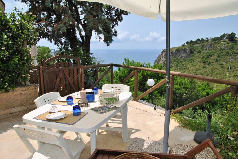 Vacation home with BBQ & terrace | Sea view — photo 3