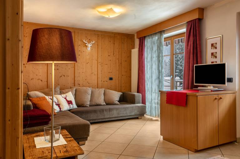 Apartment with patio | Mountain view in Campitello di Fassa