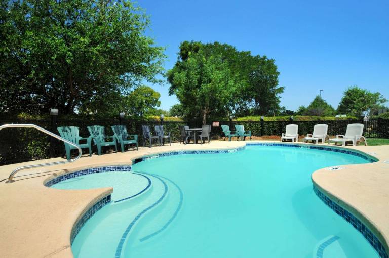 Travelodge by Wyndham Arlington/Dallas Area — photo 2