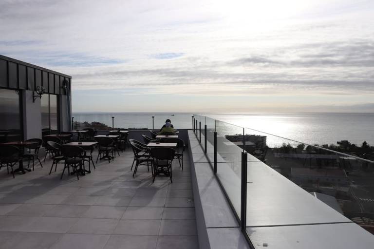 Des Otel