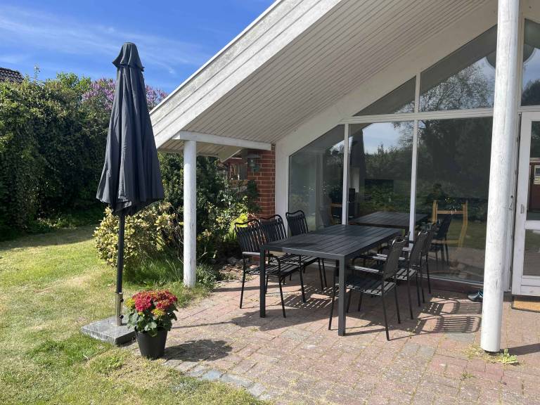 Vacation home with terrace, grill & yard — photo 2