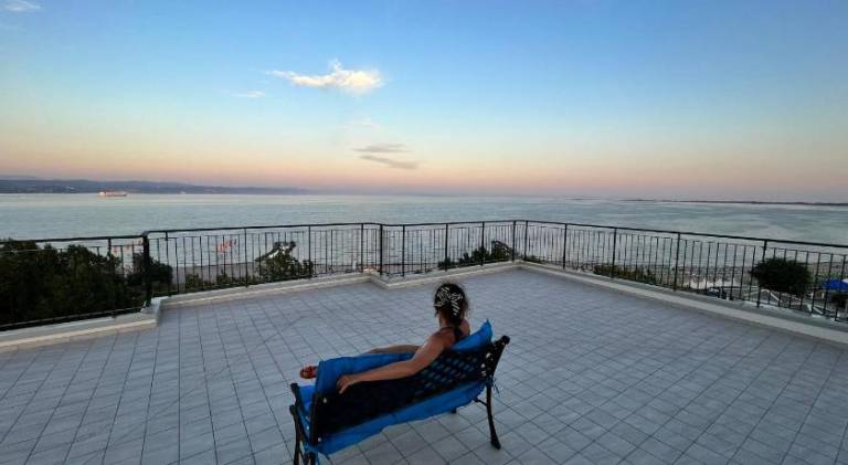 Apartment with terrace — photo 4