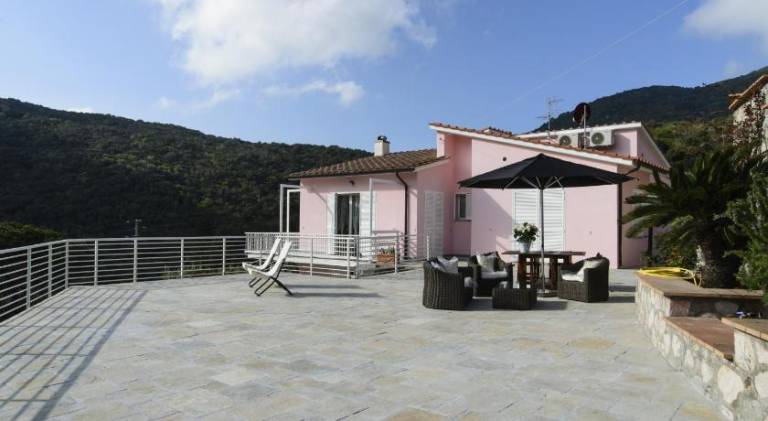 House with terrace & garden — photo 3