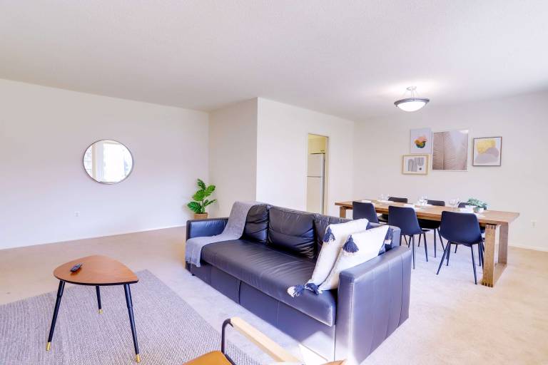 Prime Location Spacious & Chic