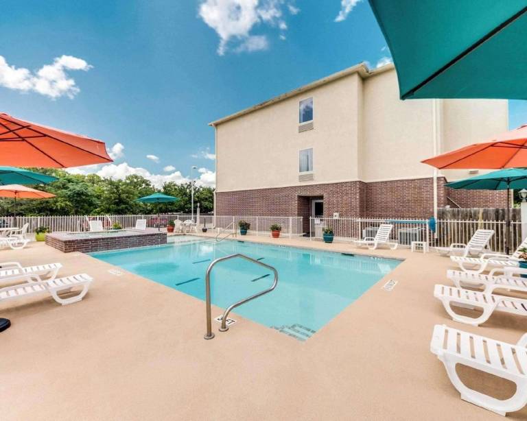 Comfort Inn & Suites Fredericksburg — photo 2