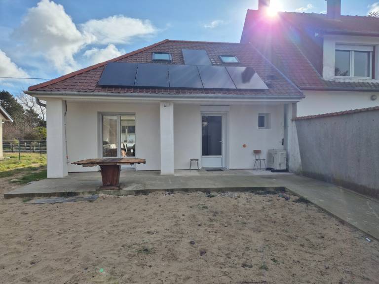 House with yard — photo 2