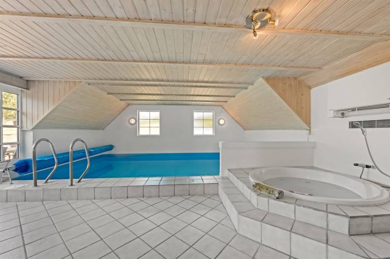 House with patio, private pool & hot tub — photo 3