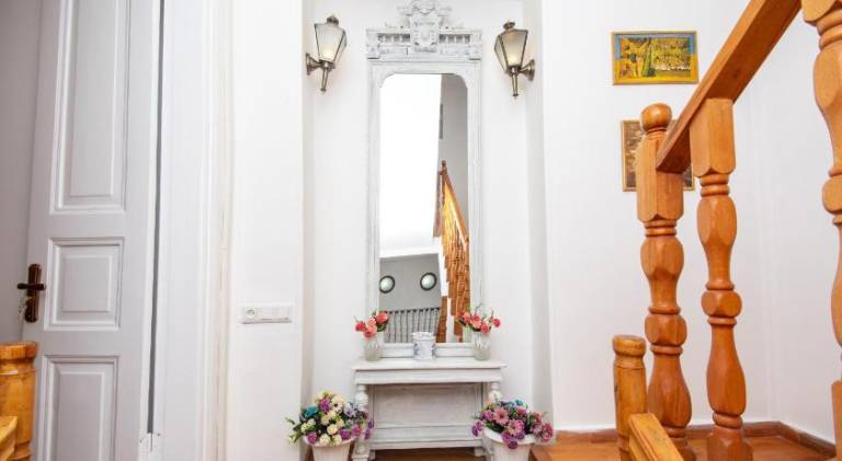 Children-friendly lovely serviced apartment with terrace | Close to Rustaveli Avenue | Perfect for remote work | Dogs allowed — photo 5