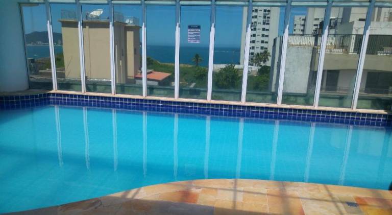 Serviced apartment with patio, pool & grill in Guarujá