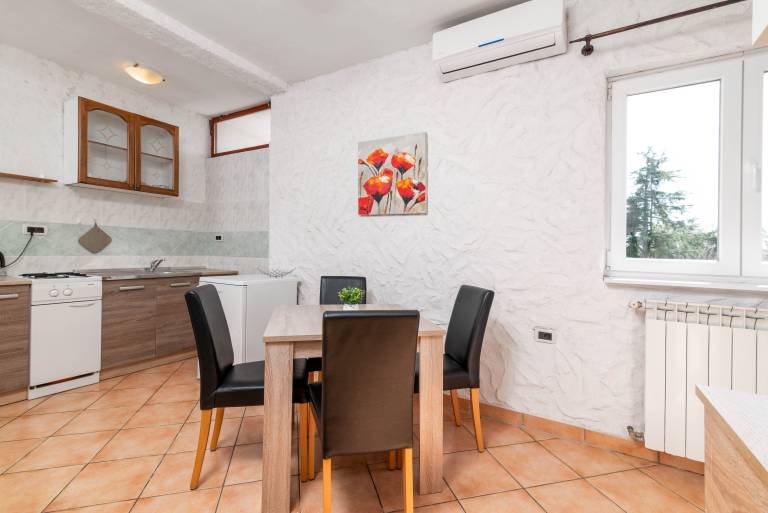 Holiday apartment with patio — photo 3