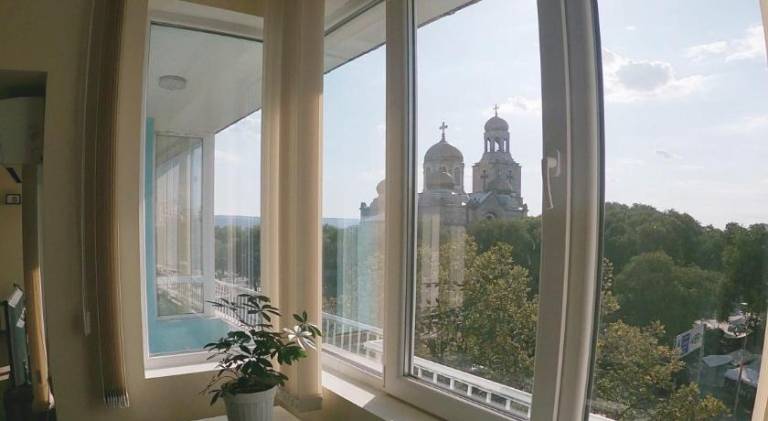By the CATHEDRAL - TOP center - 2 Bedroom FLAT — photo 3