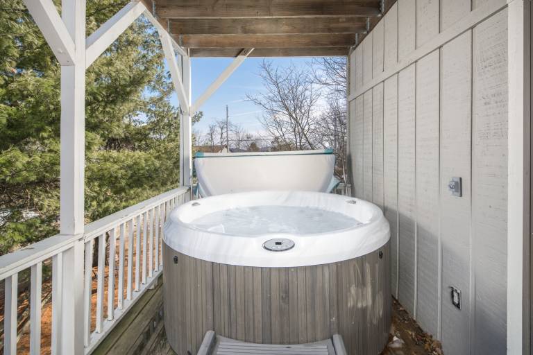 Cabin with BBQ & hot tub | Mountain view — photo 5