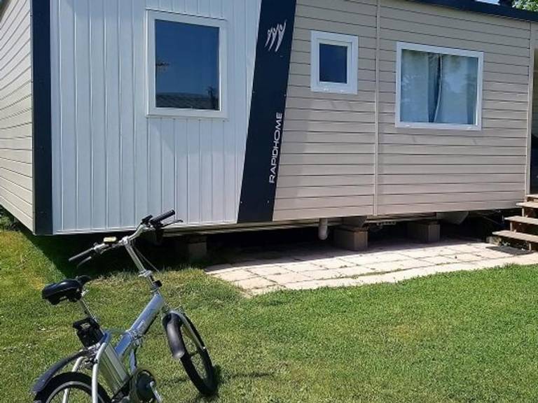 Mobile home with grill, heated pool & patio — photo 4