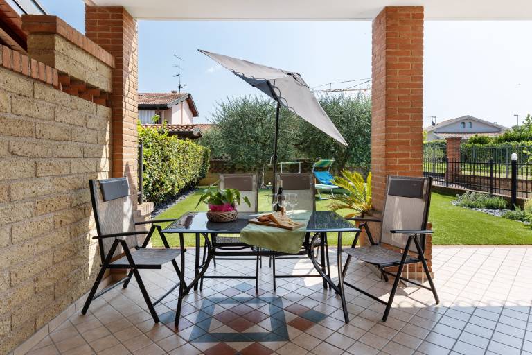 Family-friendly rental apartment with fast internet, private pool & yard | Garden view | Dogs allowed — photo 5