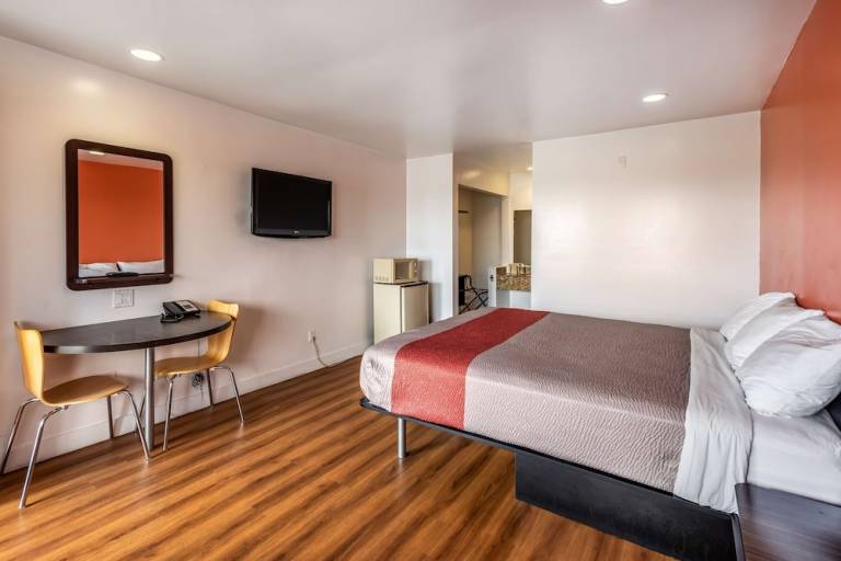 Motel  Carson