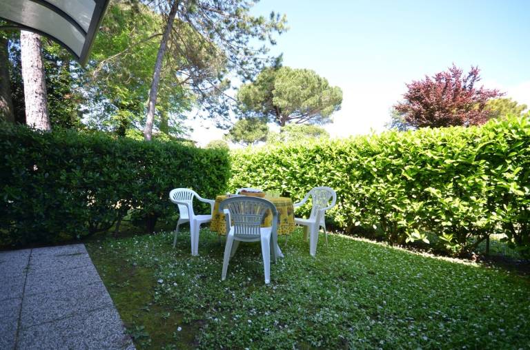 Holiday apartment with garden | Garden view — photo 2