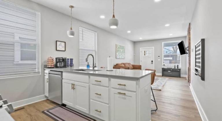 Massive home downtown with Hot Tub — photo 3
