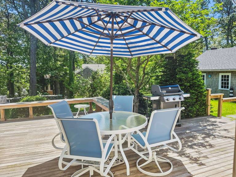 House with barbeque & patio — photo 4