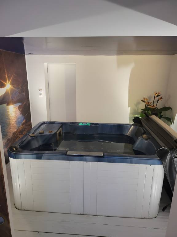 Cottage on the Loire with Spa and Pool Access — photo 2