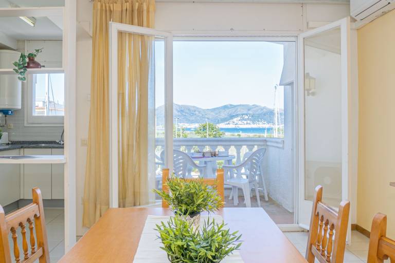 Holiday apartment with yard & terrace — photo 5
