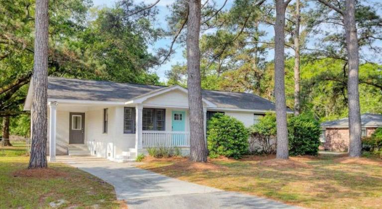 Charming vacation home | Pets allowed in Mount Pleasant, SC