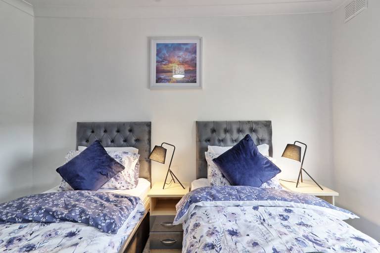 Lovely 2Bed Apartment in Westcliff-on-Sea! — photo 2