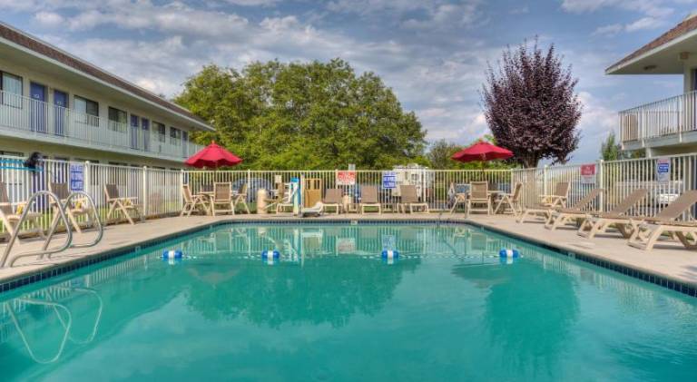 Motel 6 Troutdale, OR - Portland East — photo 2