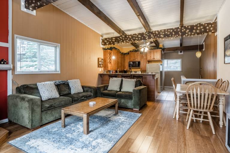 Tyrolean Village 6 - 2 Bedrm 1.5 Bath - Sleeps 6! Walk to Lift with private hot tub — photo 4