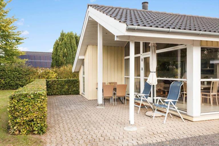 Child-friendly vacation home with BBQ & patio | Dogs allowed — photo 4