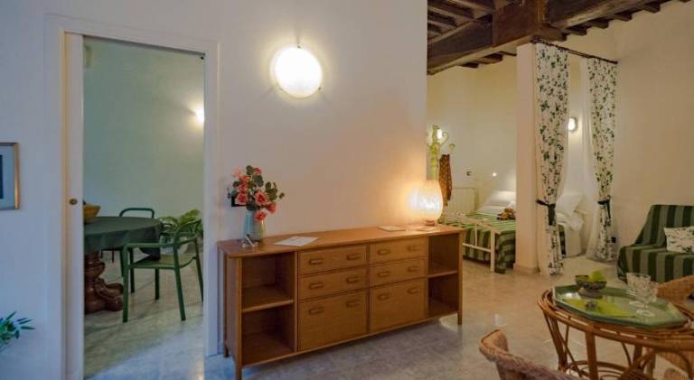 Apartment with 1 room for 5 persons — photo 3