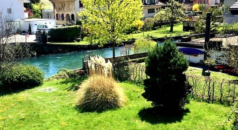 Rental apartment with patio, barbeque & yard in Wilderswil