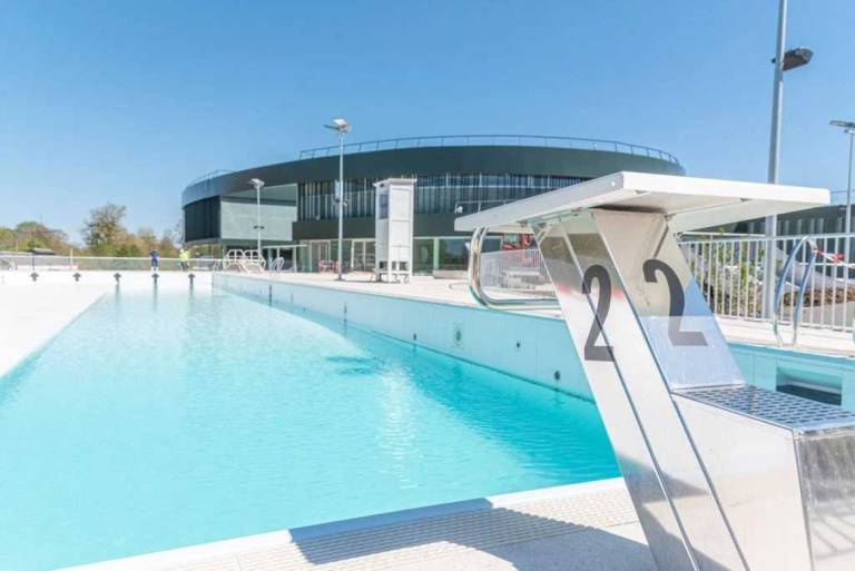 Camping suite with pool in Deols