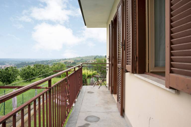 Vacation home with garden, private pool & BBQ | Mountain view in Dogliani