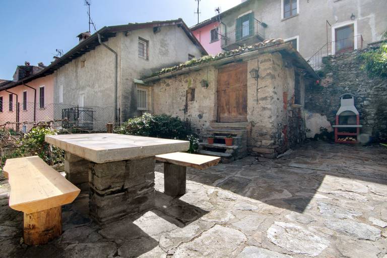 Rental apartment with BBQ, fast internet & yard | Garden view — photo 4