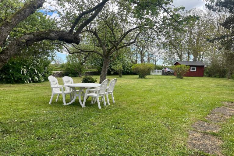 Vacation home with yard & barbecue | Pets allowed — photo 4