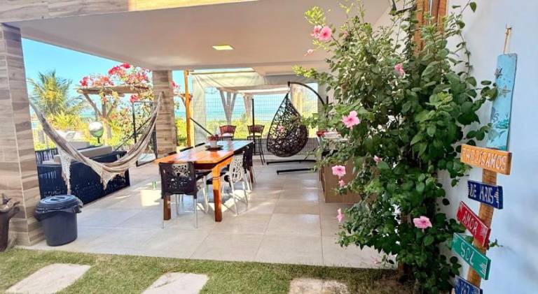 Serviced apartment with patio, pool & yard — photo 4