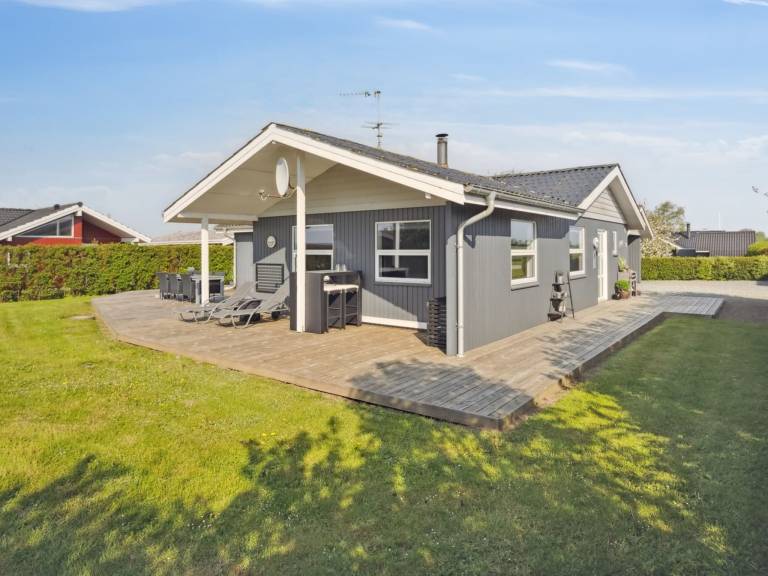 Vacation home with terrace, sauna & barbeque — photo 4