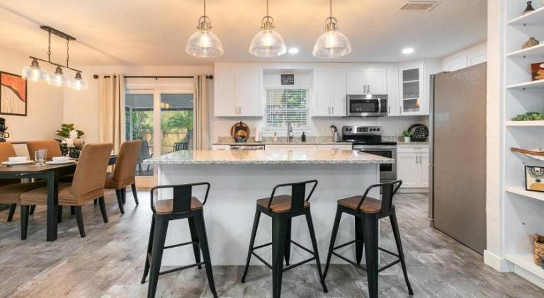 Vacation home with pool in Gainesville, FL