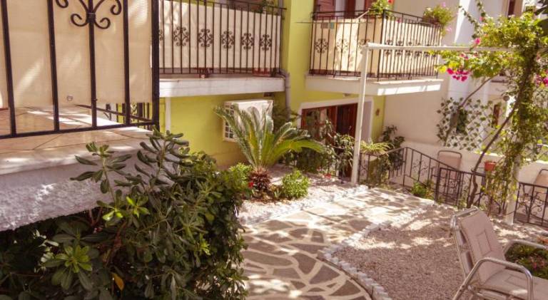 Alexandra's House — photo 3