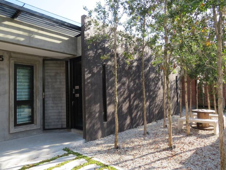 House with grill — photo 5