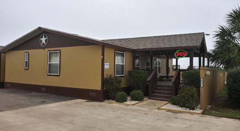 Cotulla Mobile Home in Cotulla, TX