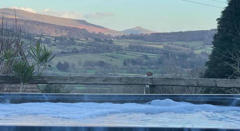 House with hot tub in Usk