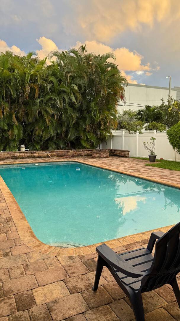 House with pool & garden — photo 3
