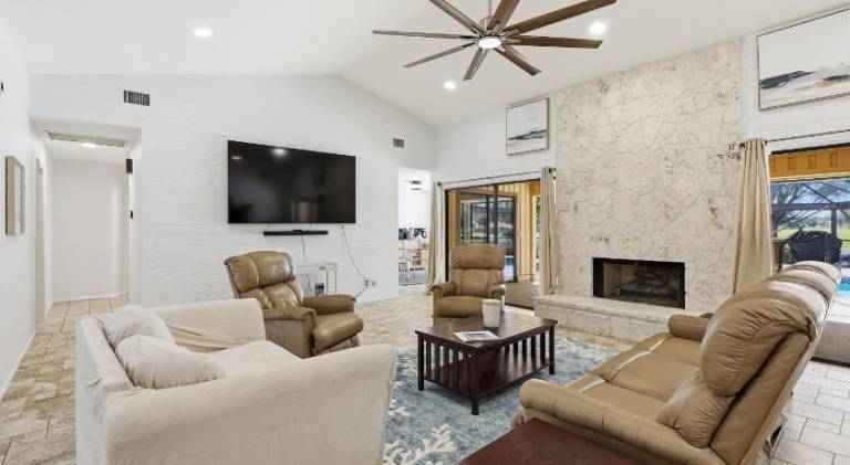 Vacation home with pool | Pets are welcome — photo 2