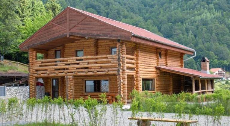 Chalet with 5 rooms for 16 persons in Brasov