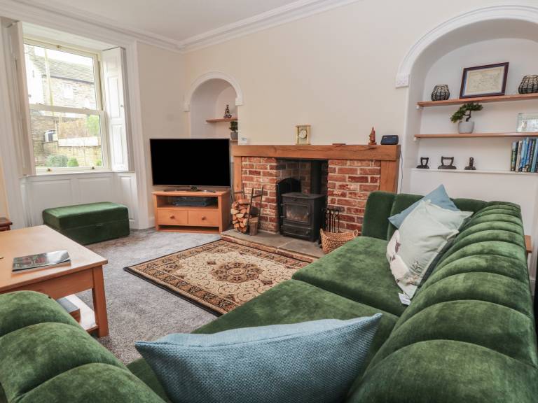 Cottage with yard — photo 4