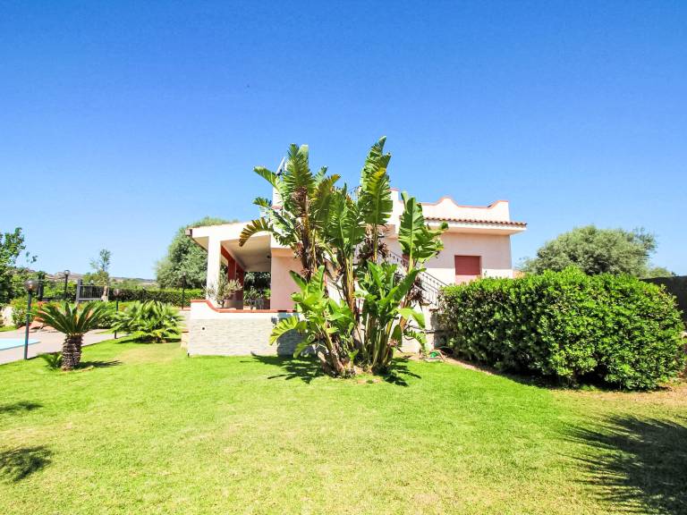 Fully equipped charming house with terrace, yard & BBQ | Pets are welcome — photo 4